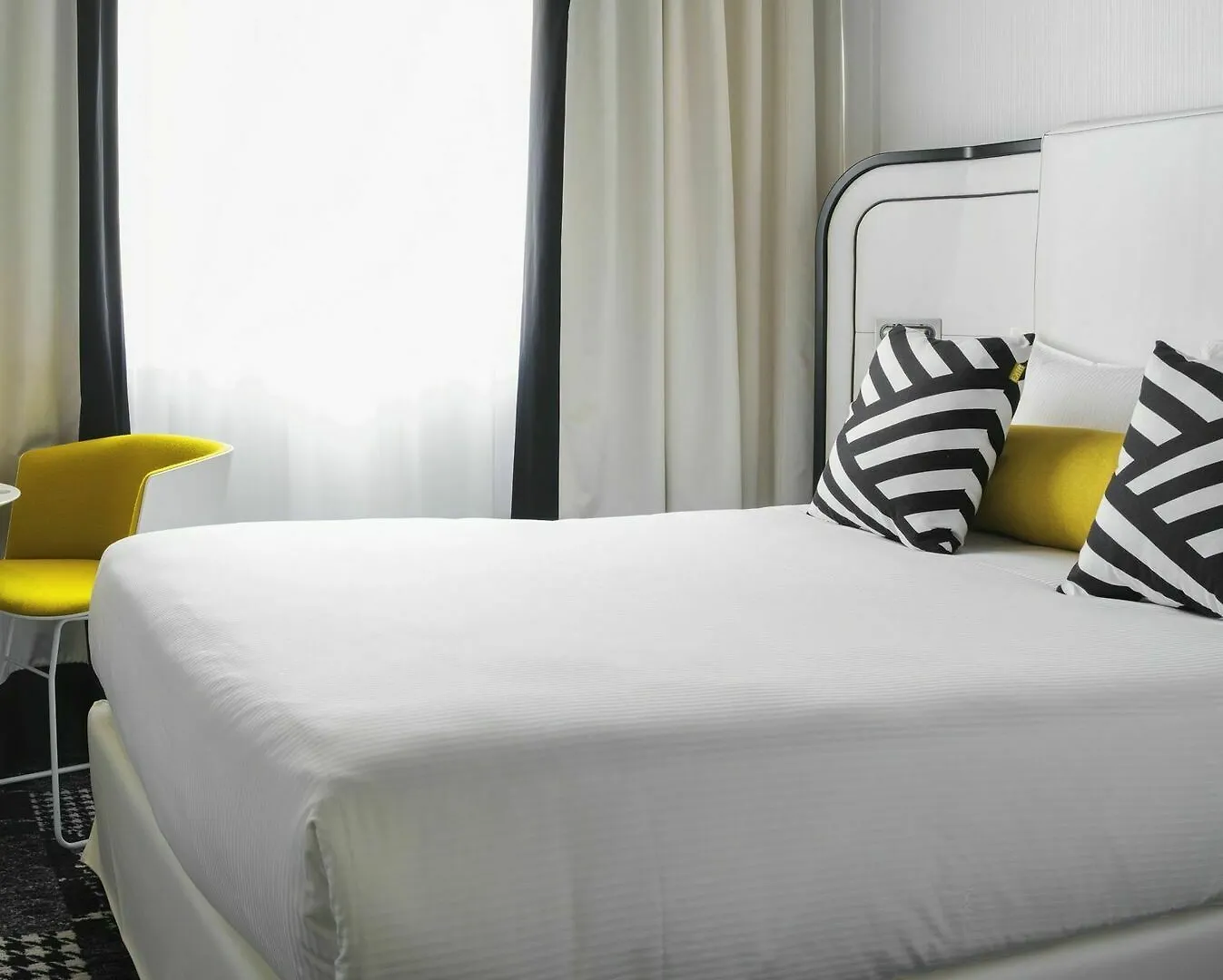 Ekta Champs Elysees 4*
