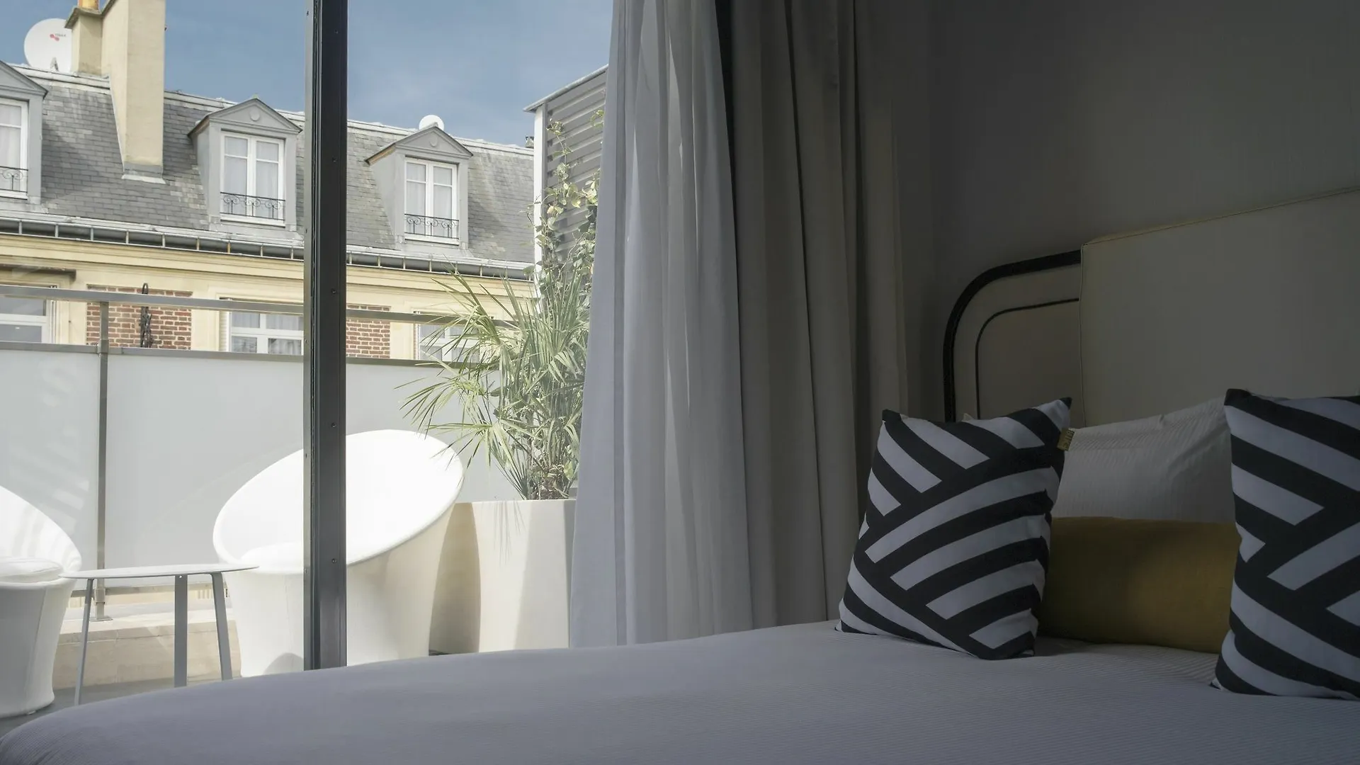 Ekta Champs Elysees Hotel